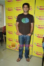 Arjun Mathur at Radio Mirchi studio in Lower Parel on 28th April 2011 (3).JPG